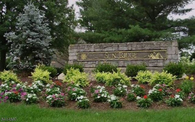 4 Peach Ct, Raritan Twp., NJ 08822