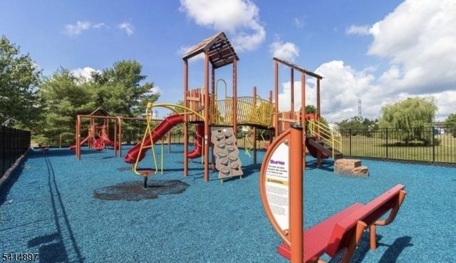 4 Peach Ct, Raritan Twp., NJ 08822