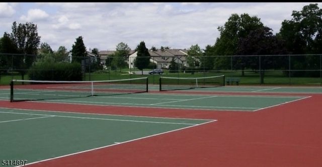 4 Peach Ct, Raritan Twp., NJ 08822