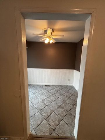 4 Peach Ct, Raritan Twp., NJ 08822