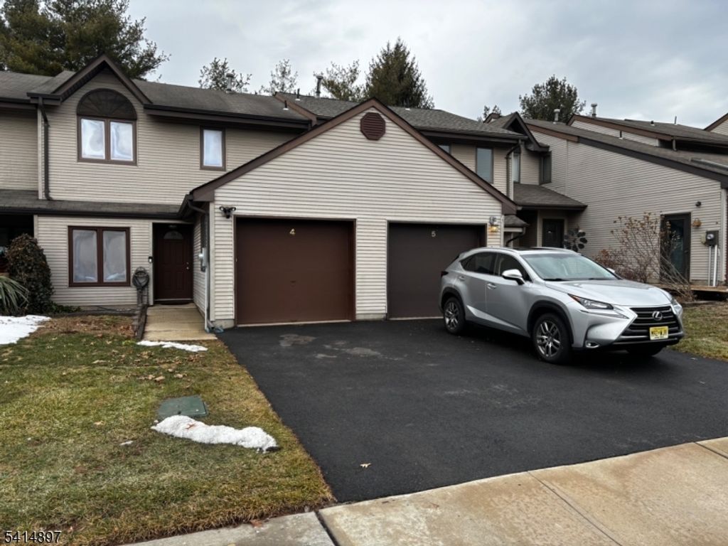 4 Peach Ct, Raritan Twp., NJ 08822