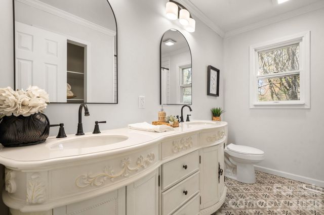 307 W Park Drive, Stanley, NC 28164