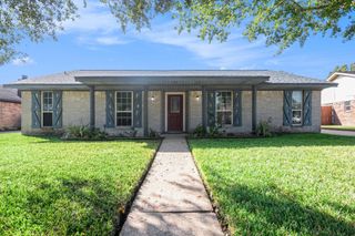 1920 Crooked Creek, Pearland, TX 77581