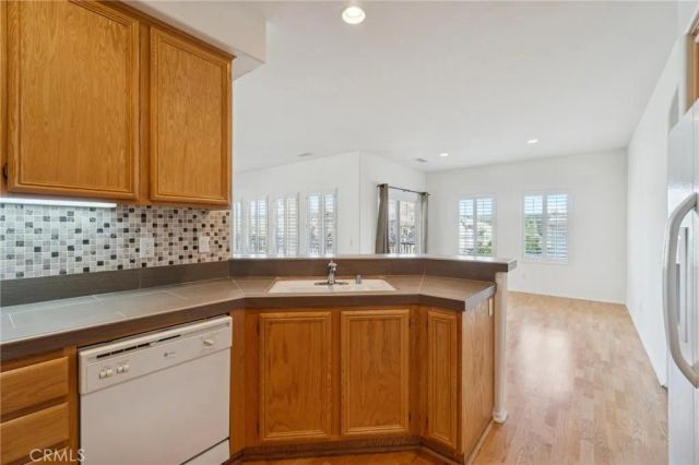 28025 Dickason, Valencia, CA 91354