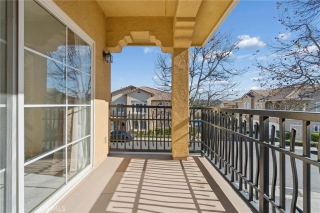 28025 Dickason, Valencia, CA 91354