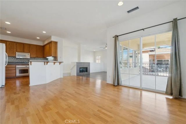 28025 Dickason, Valencia, CA 91354