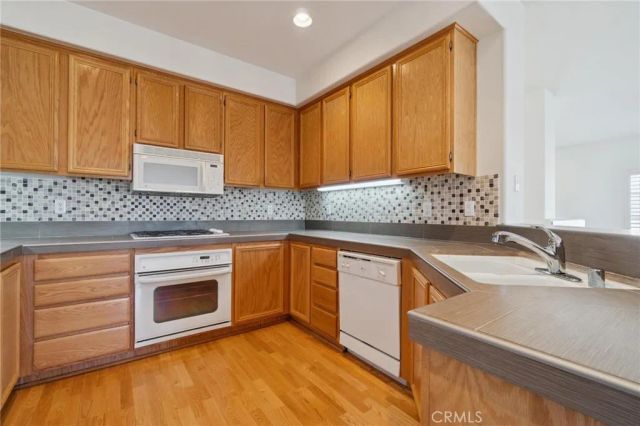 28025 Dickason, Valencia, CA 91354