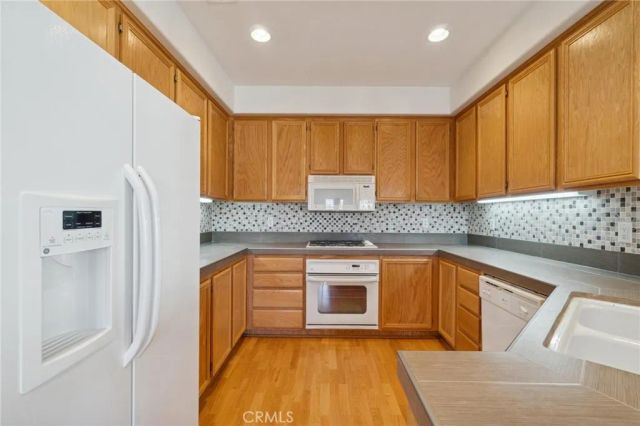 28025 Dickason, Valencia, CA 91354