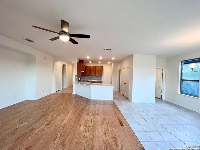 5275 Wolf Bane Dr, San Antonio, TX 78261