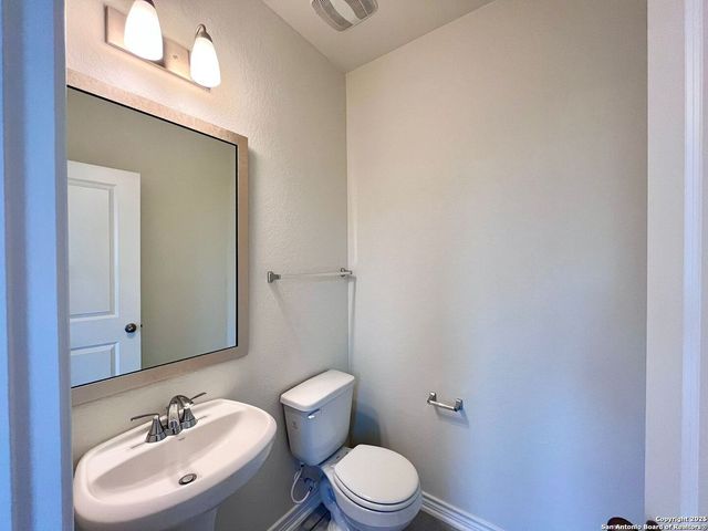 5275 Wolf Bane Dr, San Antonio, TX 78261