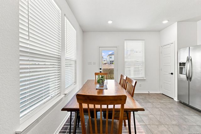 111 E FLOWING RIVER DR, Boerne, TX 78006