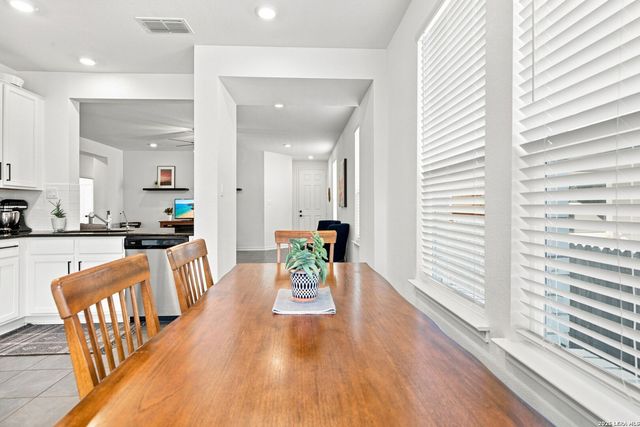 111 E FLOWING RIVER DR, Boerne, TX 78006