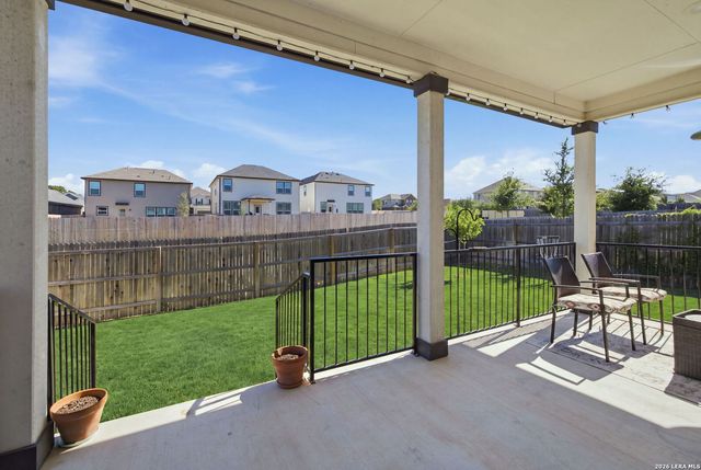 111 E FLOWING RIVER DR, Boerne, TX 78006