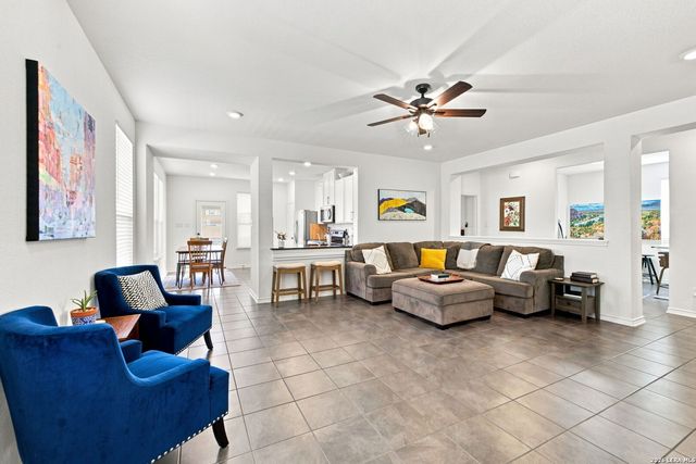 111 E FLOWING RIVER DR, Boerne, TX 78006