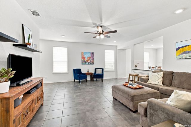111 E FLOWING RIVER DR, Boerne, TX 78006