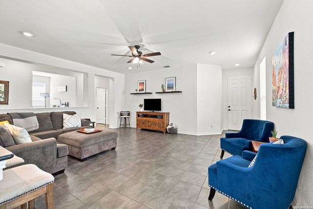 111 E FLOWING RIVER DR, Boerne, TX 78006