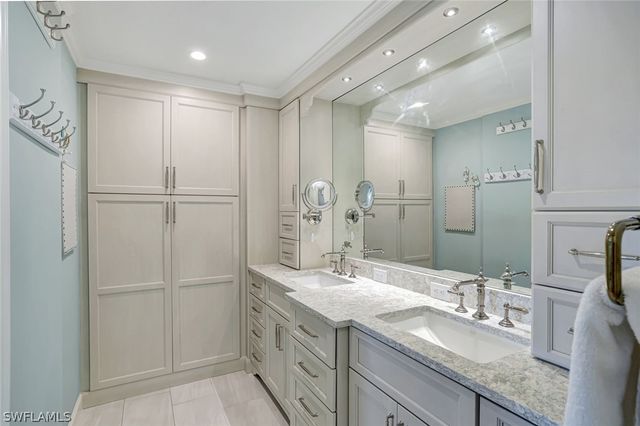 2850 Gulf Shore BLVD N 201, Naples, FL 34103