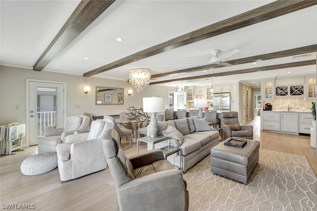 2850 Gulf Shore BLVD N 201, Naples, FL 34103