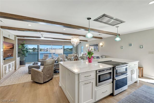 2850 Gulf Shore BLVD N 201, Naples, FL 34103