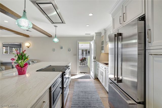 2850 Gulf Shore BLVD N 201, Naples, FL 34103