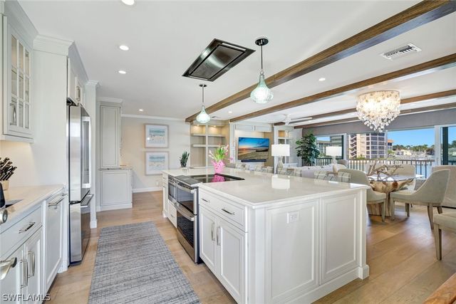 2850 Gulf Shore BLVD N 201, Naples, FL 34103