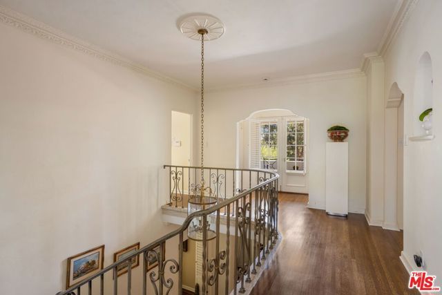 619 N Sierra Drive, Beverly Hills, CA 90210