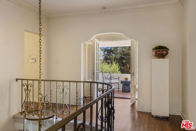 619 N Sierra Drive, Beverly Hills, CA 90210