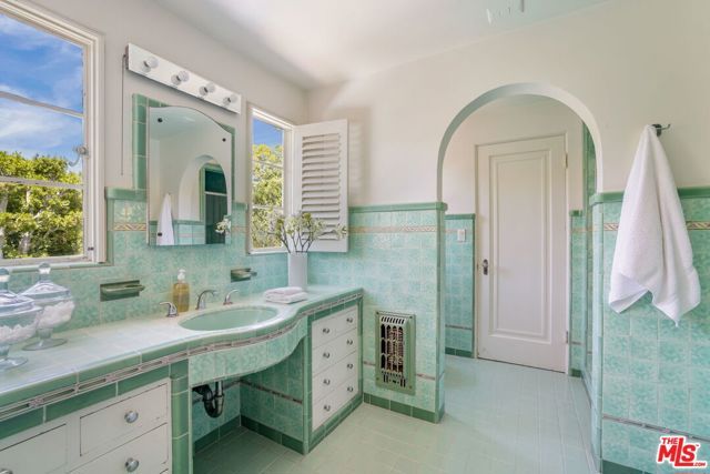 619 N Sierra Drive, Beverly Hills, CA 90210
