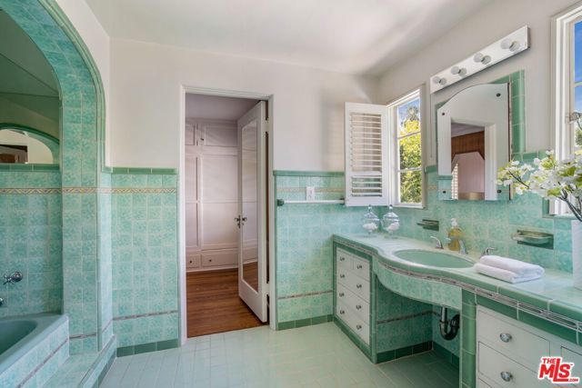 619 N Sierra Drive, Beverly Hills, CA 90210