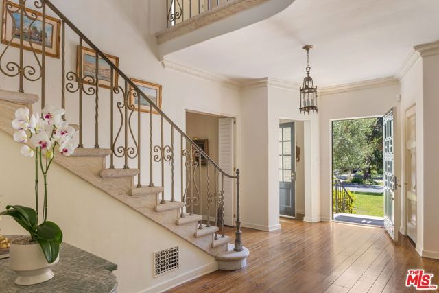 619 N Sierra Drive, Beverly Hills, CA 90210