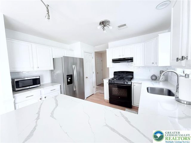 205 FAITH Avenue, Stockertown Boro, PA 18083