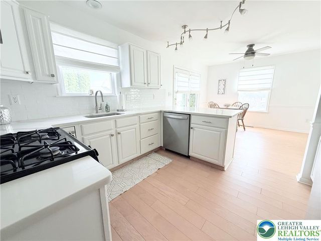 205 FAITH Avenue, Stockertown Boro, PA 18083