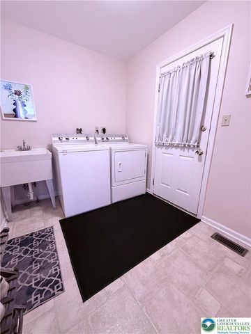 205 FAITH Avenue, Stockertown Boro, PA 18083