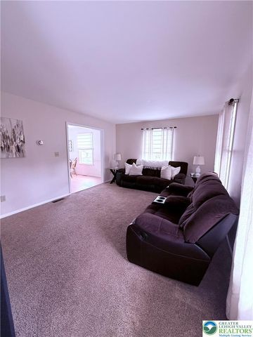 205 FAITH Avenue, Stockertown Boro, PA 18083