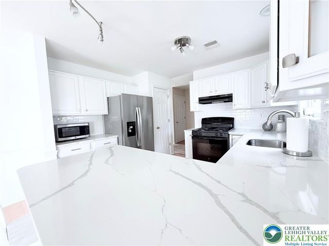 205 FAITH Avenue, Stockertown Boro, PA 18083