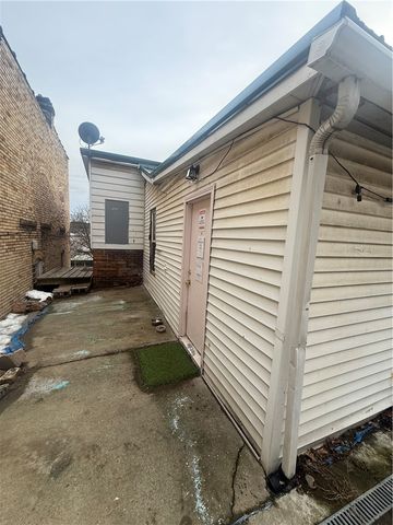 623 Bessemer Ave, Twp Of But Sw, PA 16045