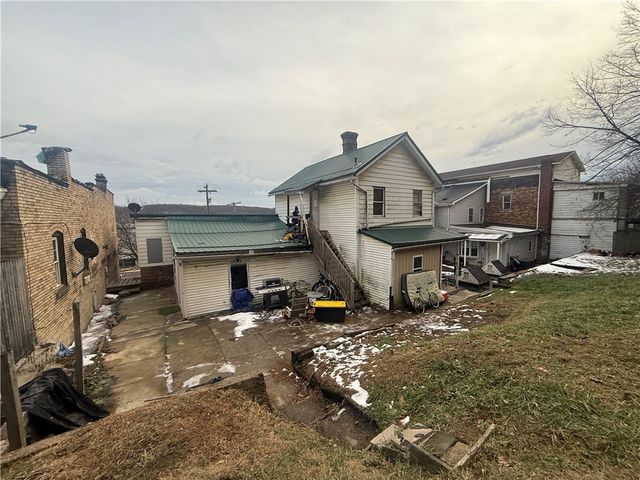 623 Bessemer Ave, Twp Of But Sw, PA 16045