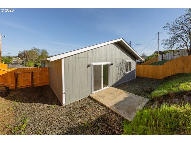 650 Ne POLK St, Roseburg, OR 97470