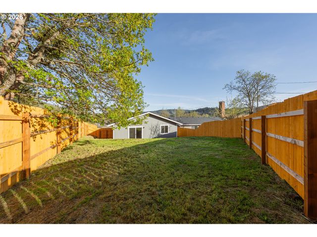 650 Ne POLK St, Roseburg, OR 97470
