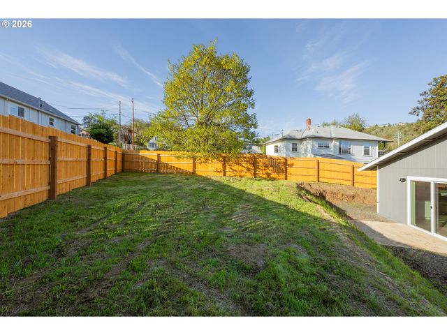 650 Ne POLK St, Roseburg, OR 97470