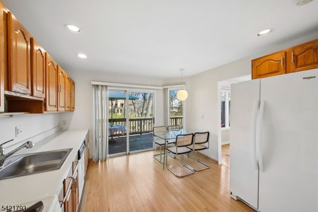 8 Village Green Ct, South Orange Village Twp., NJ 07079