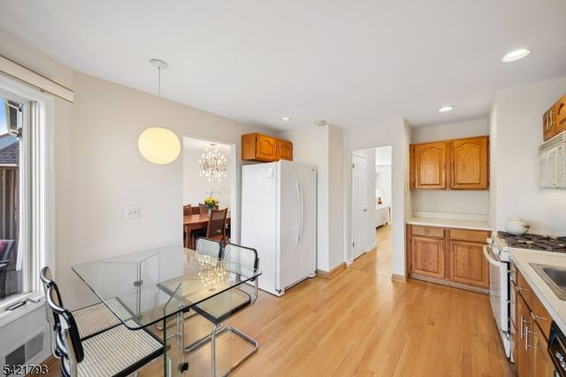 8 Village Green Ct, South Orange Village Twp., NJ 07079