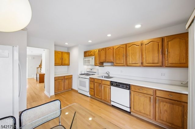 8 Village Green Ct, South Orange Village Twp., NJ 07079