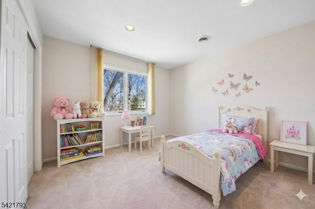 8 Village Green Ct, South Orange Village Twp., NJ 07079