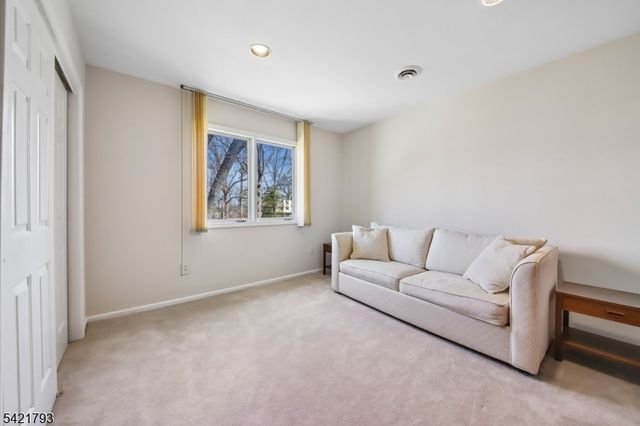 8 Village Green Ct, South Orange Village Twp., NJ 07079