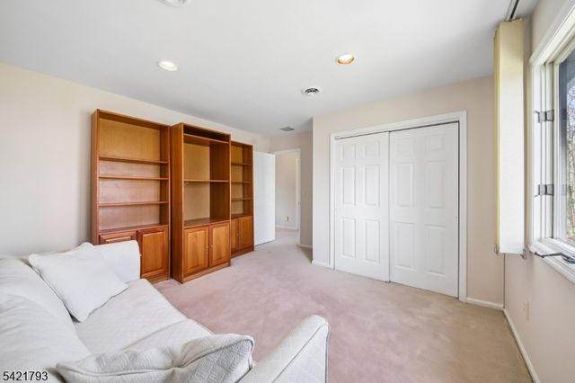 8 Village Green Ct, South Orange Village Twp., NJ 07079