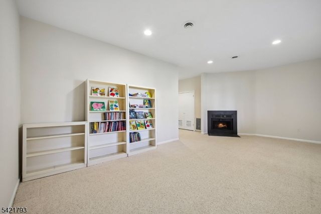 8 Village Green Ct, South Orange Village Twp., NJ 07079