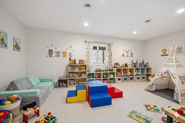 8 Village Green Ct, South Orange Village Twp., NJ 07079