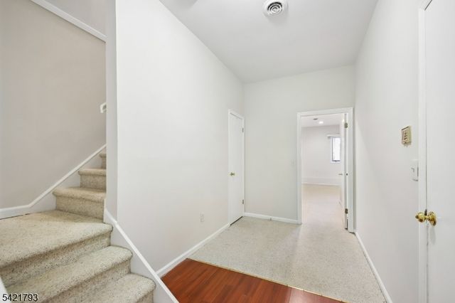 8 Village Green Ct, South Orange Village Twp., NJ 07079