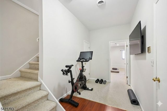 8 Village Green Ct, South Orange Village Twp., NJ 07079